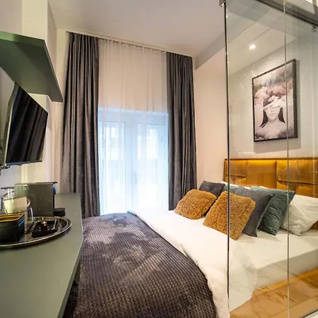 Pedestrian Street Center Of Belgrade - Mini Rooms With Paid Parking Belgrade