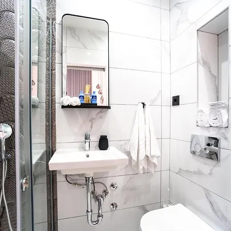 Pedestrian Street Center Of Belgrade - Mini Rooms With Paid Parking Hotel