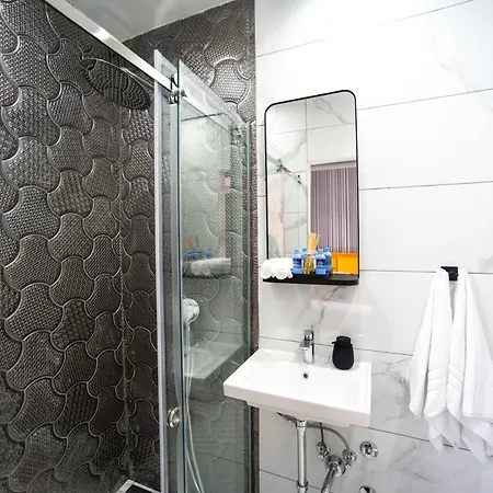 מלון Pedestrian Street Center Of Belgrade - Mini Rooms With Paid Parking בלגרד