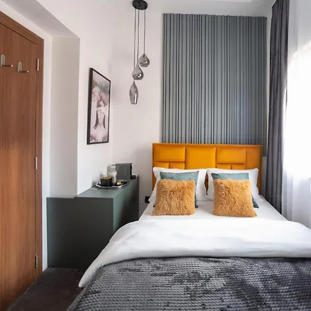 Pedestrian Street Center Of Belgrade - Mini Rooms With Paid Parking מלון