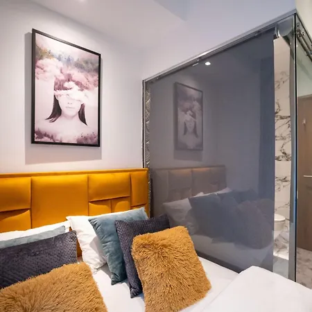 Pedestrian Street Center Of Belgrade - Mini Rooms With Paid Parking